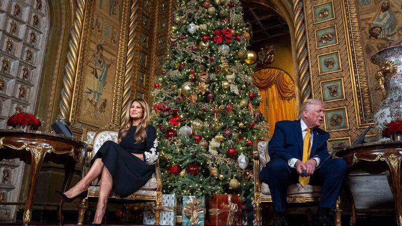 El presidente de EEUU, Donald Trump, y la primera dama Melania Trump durante una llamada de la...