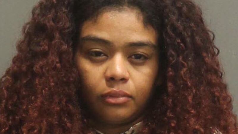 Guierma Hilaria de 28 años, detenida por dejar solos a dos menores de edad de 7 y 2 años en un...