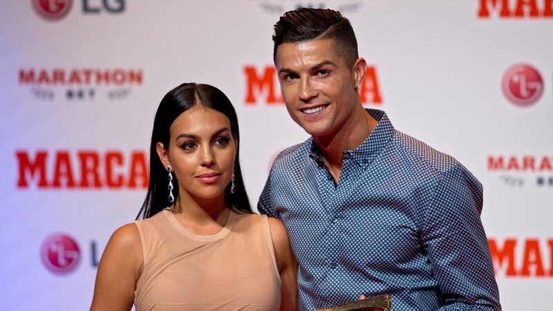 ARRCHIVO - Foto del 29 de julio del 2019, el jugador de la Juventus Cristiano Ronado posa con...