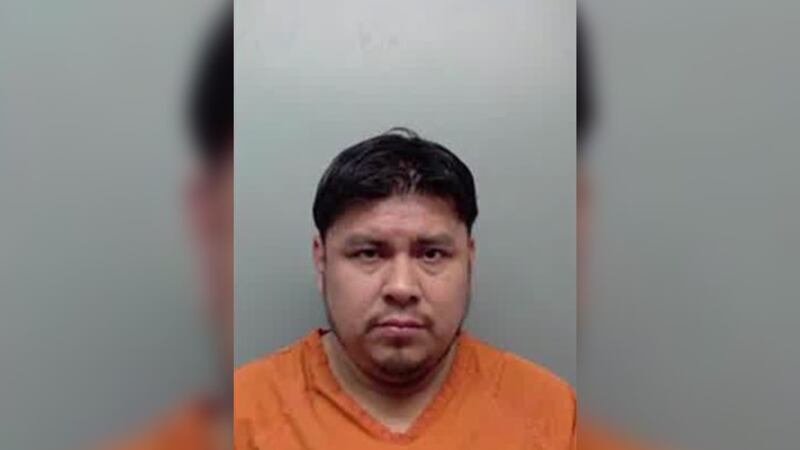 Andrés Matías López, de 35 años, fue arrestado por conducir ebrio con un bebé de 5 meses de...