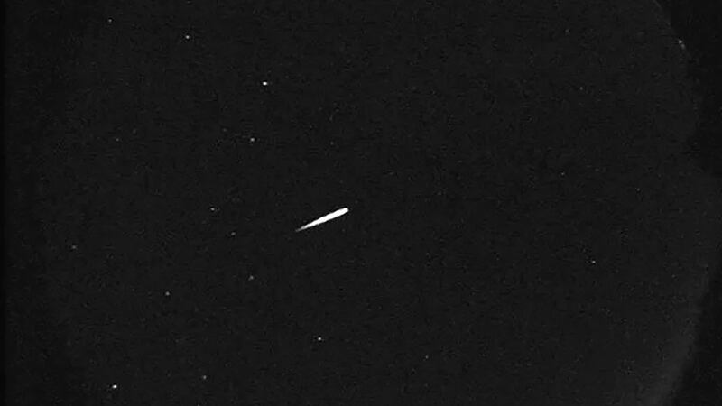 ARCHIVO – En la imagen, proporcionada por la NASA, aparece un meteoro de la lluvia de los...
