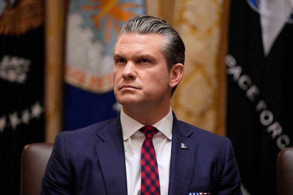 El secretario de Defensa de Estados Unidos, Pete Hegseth, durante una reunión de gabinete con...
