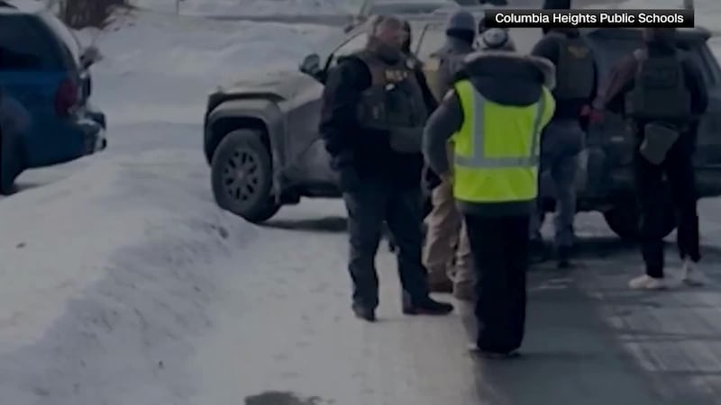 Agentes federales detienen a menor de 5 años al que usaron como “carnada”, dice funcionaria...