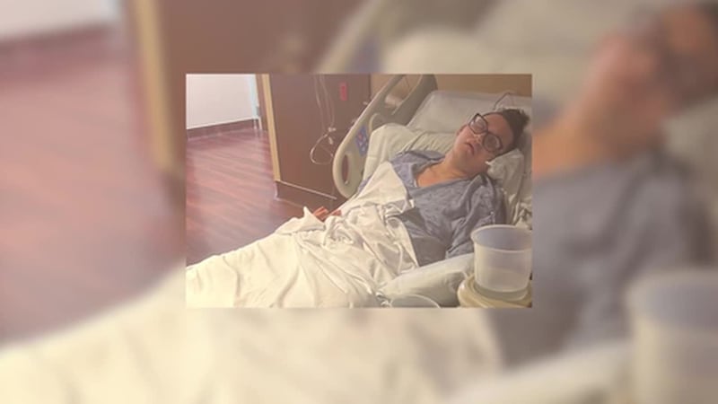 Algunos detenidos aseguran que sus problemas médicos se agravan mientras esperan que avance su...